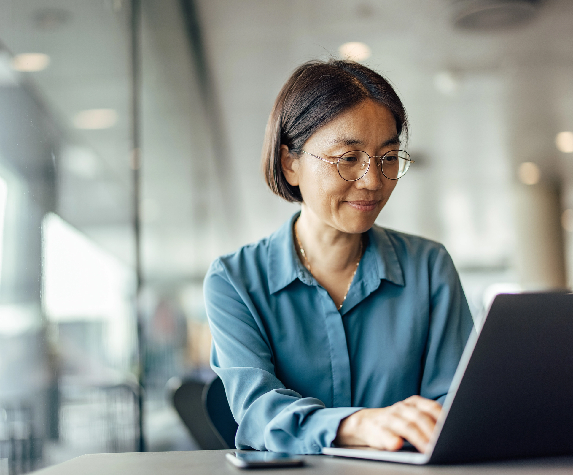 woman-on-laptop woman-on-laptop