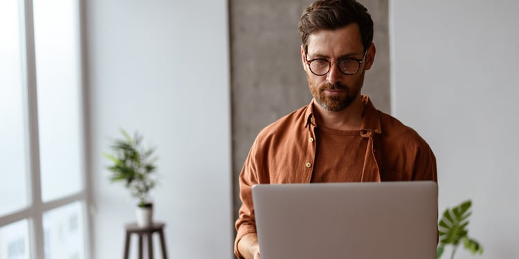 Man holding laptop 