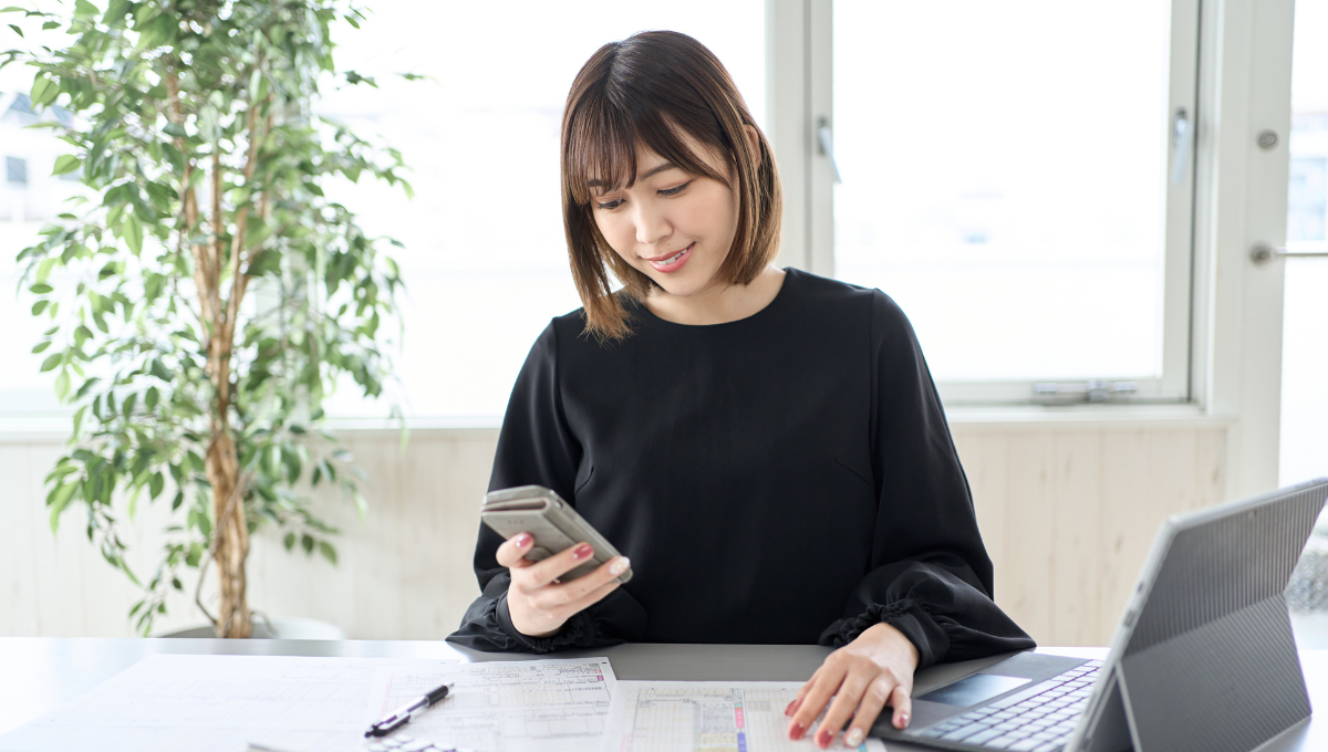 woman filing tax return on smartphone